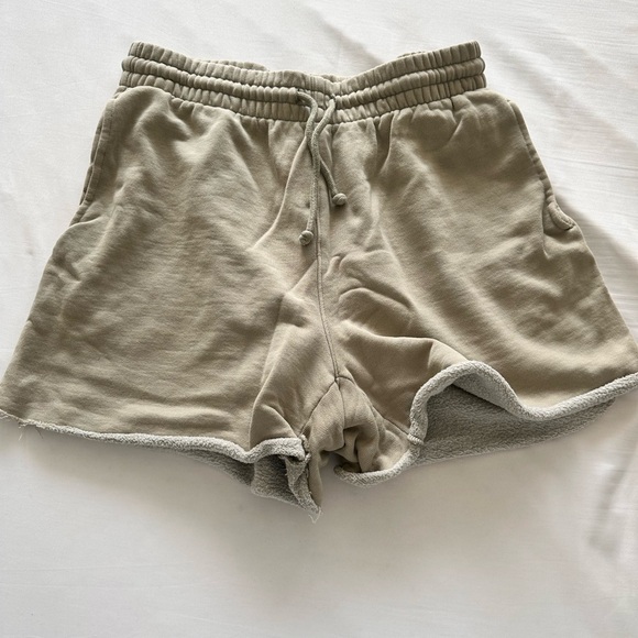 Aritzia TNA Cozy AF Boyfriend Fit Shorts - Picture 1 of 3